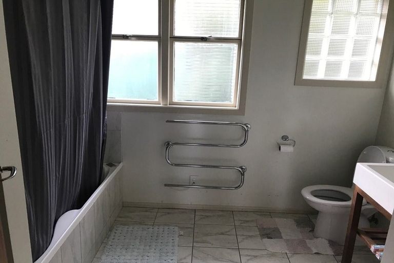 Photo of property in 16 Kelvin Place, Hamilton East, Hamilton, 3216