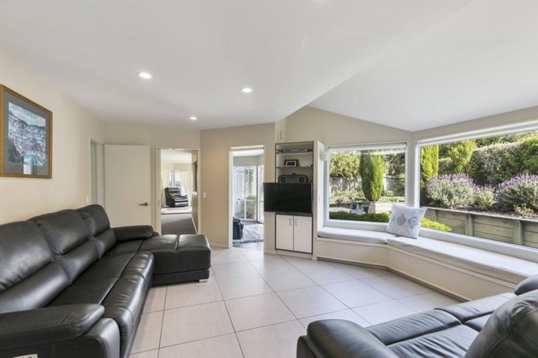 Photo of property in 19 Molyneux Close, Whitby, Porirua, 5024