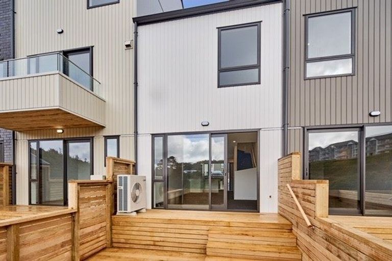 Photo of property in 33 Fraser Avenue, Johnsonville, Wellington, 6037