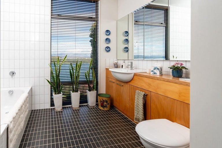 Photo of property in 46a Grafton Road, Roseneath, Wellington, 6011