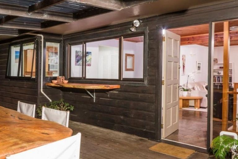 Photo of property in 3 Beulah Avenue, Rothesay Bay, Auckland, 0630