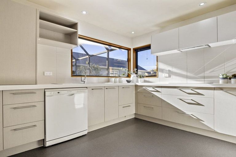 Photo of property in 10a Nikau Place, Riccarton, Christchurch, 8011