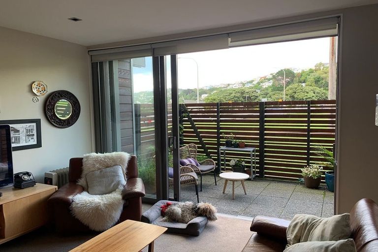 Photo of property in Patent 326 Apartments, 104h/326 Evans Bay Parade, Hataitai, Wellington, 6021