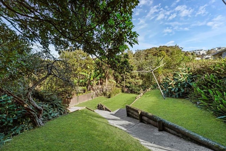 Photo of property in 20 Finn Place, Totara Vale, Auckland, 0629