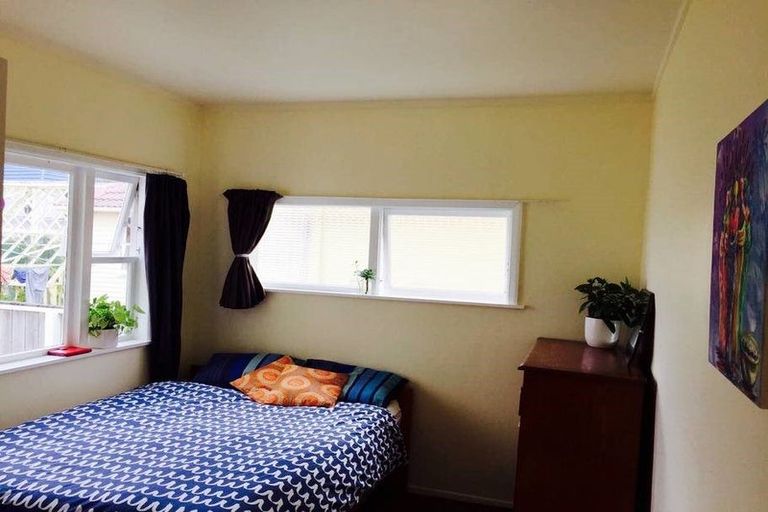 Photo of property in 11 Wha Street, Lyall Bay, Wellington, 6022