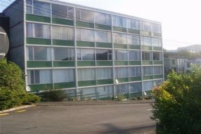 Photo of property in Beresford Apartments, 17/118u Russell Terrace, Berhampore, Wellington, 6023