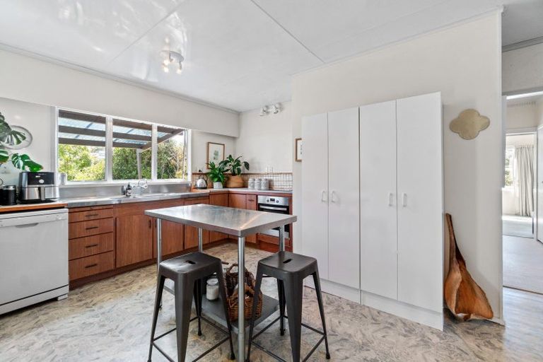 Photo of property in 58 Rothesay Bay Road, Rothesay Bay, Auckland, 0630