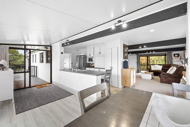 Photo of property in 14 Winstone Place, Highlands Park, New Plymouth, 4312