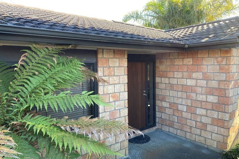 Photo of property in 10a Phoenicia Court, The Gardens, Auckland, 2105