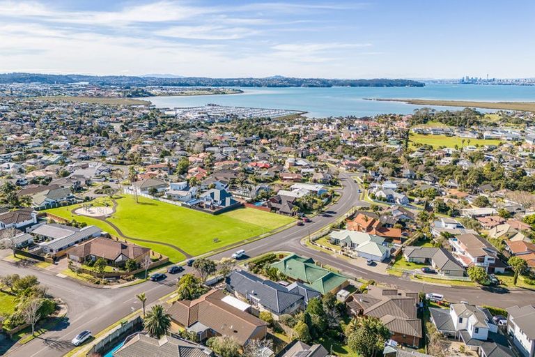 Photo of property in 9 Westpark Drive, West Harbour, Auckland, 0618