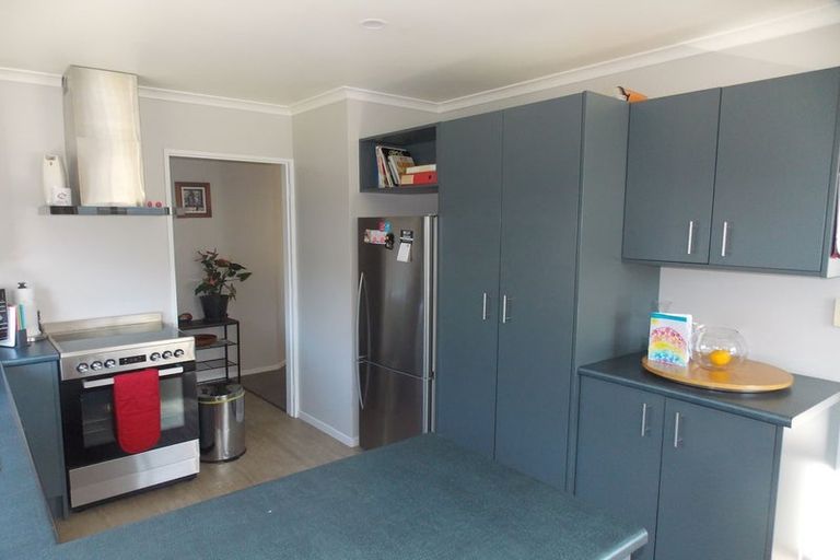 Photo of property in 32 Somerset Crescent, Highbury, Palmerston North, 4412