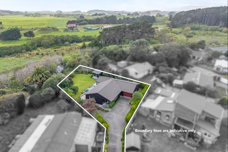 Photo of property in 7 Dodds Crescent, Otaki Beach, Otaki, 5512