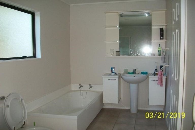 Photo of property in 9a Metric Place, Te Atatu South, Auckland, 0610