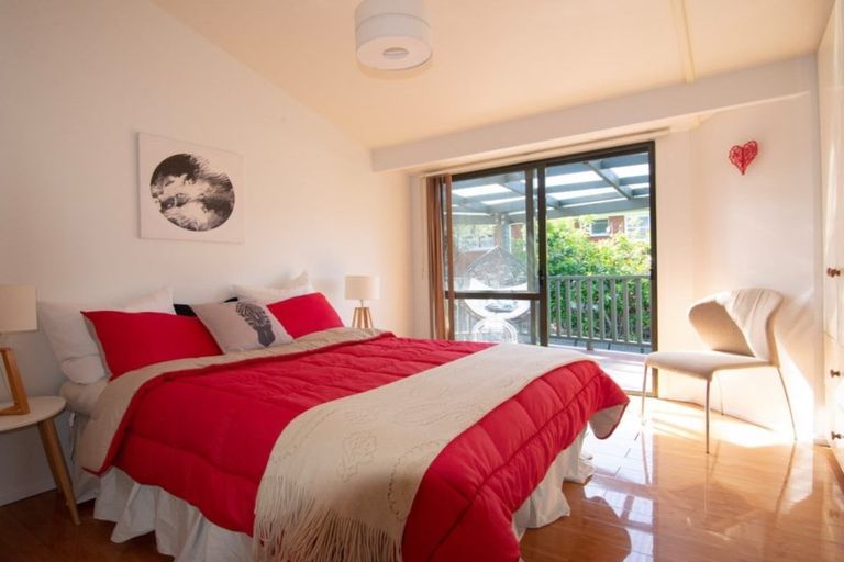 Photo of property in 33a Hutchinson Avenue, New Lynn, Auckland, 0600