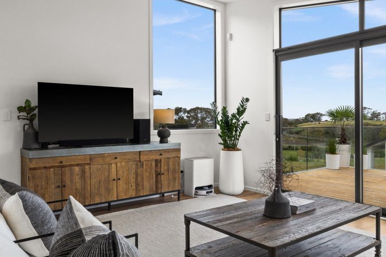 Photo of property in 87 Oak Road, Poraiti, Napier, 4112