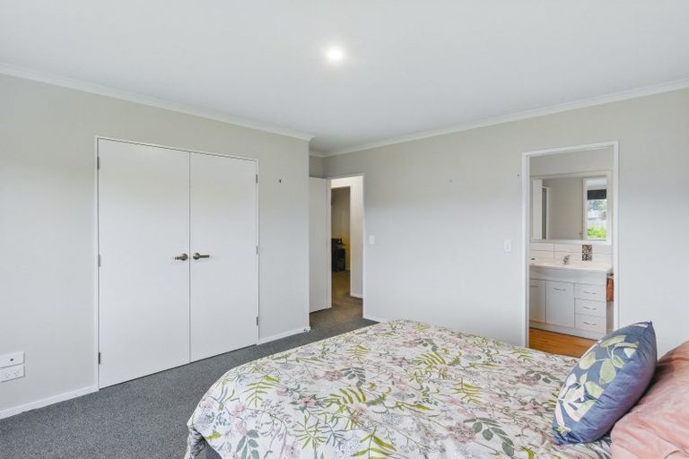 Photo of property in 51 Garth Road, Levin, 5571