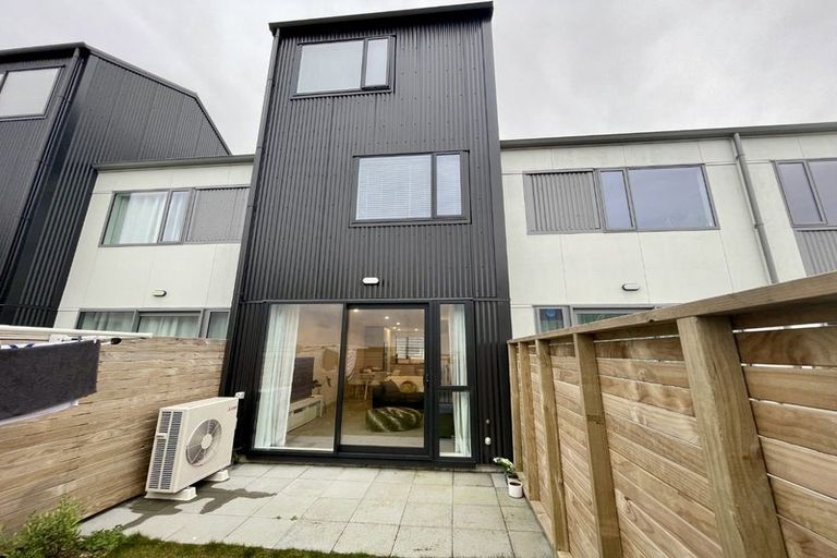 Photo of property in 5 Ara Paiwhenua, Tawa, Wellington, 5028