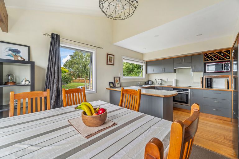 Photo of property in 1 Waitawa Place, Lynmore, Rotorua, 3010