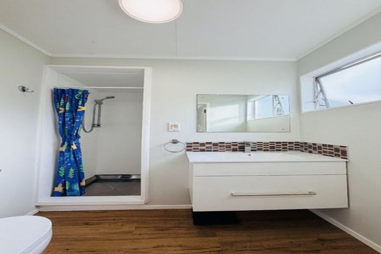 Photo of property in 8 Kaitawa Crescent, Paraparaumu, 5032