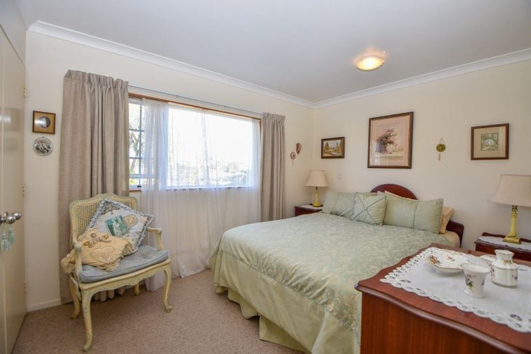 Photo of property in 72 Pembroke Street, Carterton, 5713