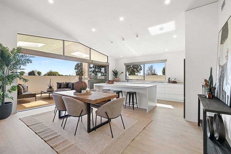 Photo of property in Mangorei Road, Strandon, 4312