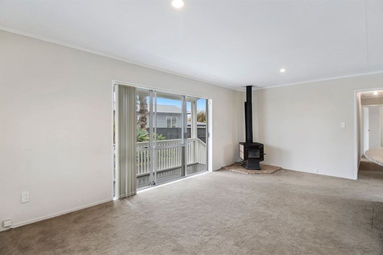 Photo of property in 17 Hindmarsh Street, Henderson, Auckland, 0612