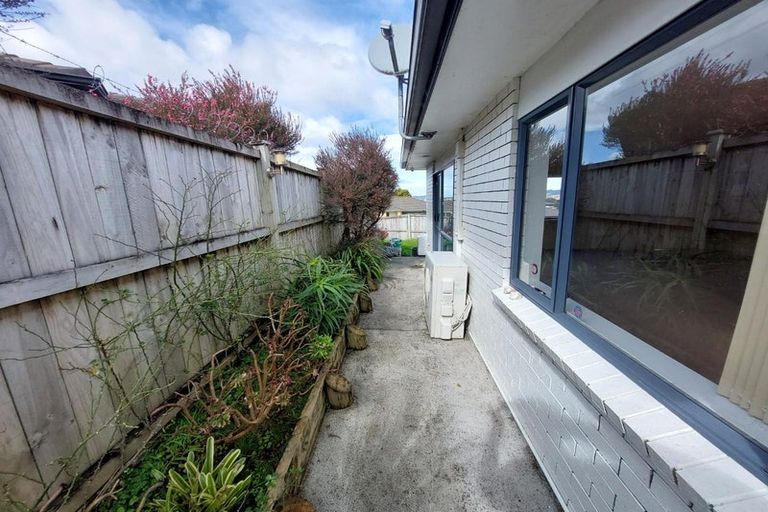 Photo of property in 27 Gordon Stanley Drive, Massey, Auckland, 0614