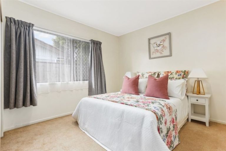 Photo of property in 17 Frank Evans Place, Henderson, Auckland, 0610