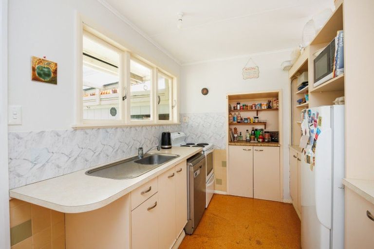 Photo of property in 43 Sutherland Crescent, Westbrook, Palmerston North, 4412