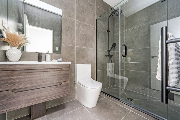 Photo of property in 442 Old Te Atatu Road, Te Atatu Peninsula, Auckland, 0610