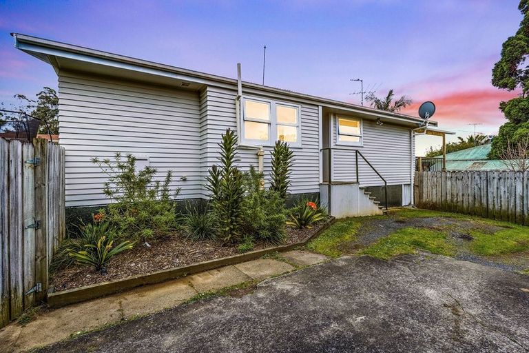 Photo of property in 33 Meilland Place, Glen Eden, Auckland, 0602