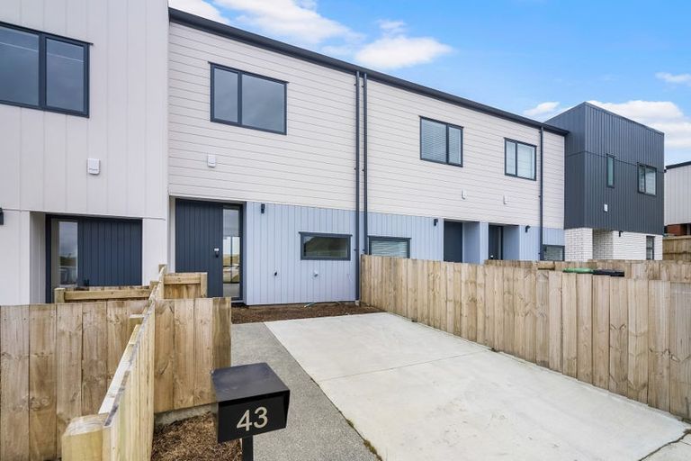 Photo of property in 43 Clay Works Lane, New Lynn, 0600