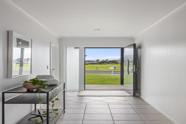 Photo of property in 15 Halyard Place, Te Atatu Peninsula, Auckland, 0610
