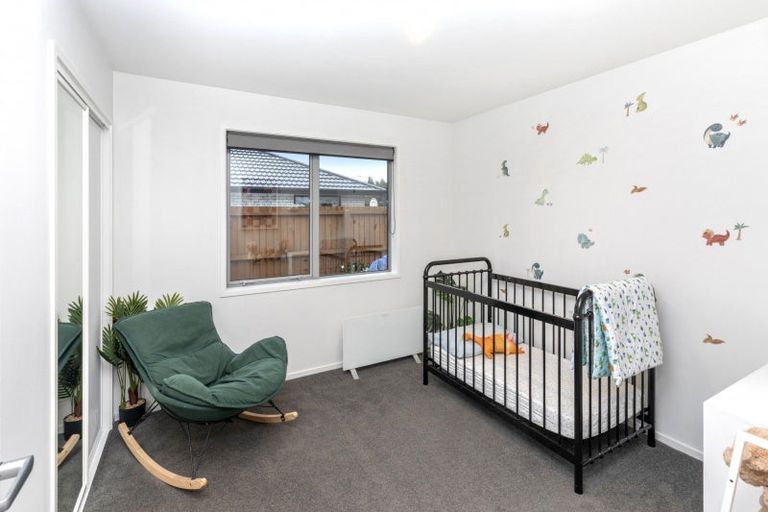 Photo of property in 28 Evelyn Crescent, Marshland, Christchurch, 8083