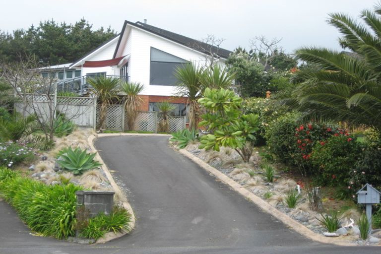 Photo of property in 25 Arden Place, Oakura, 4314