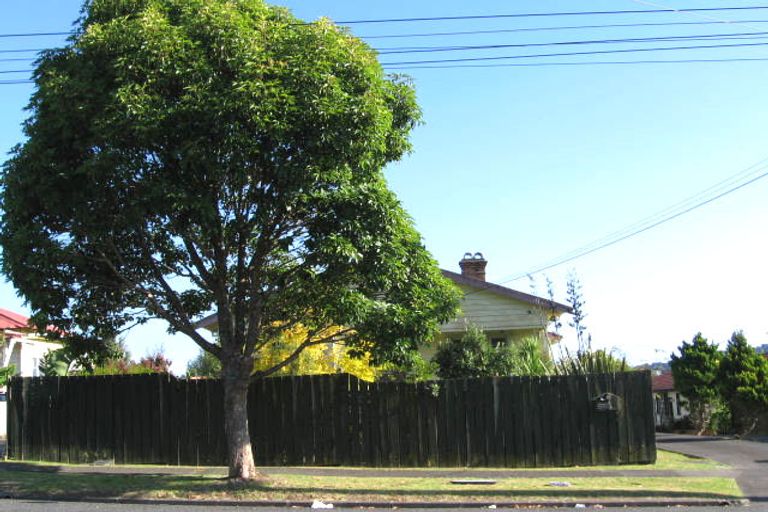 Photo of property in 3/17 Islington Avenue, New Lynn, Auckland, 0600