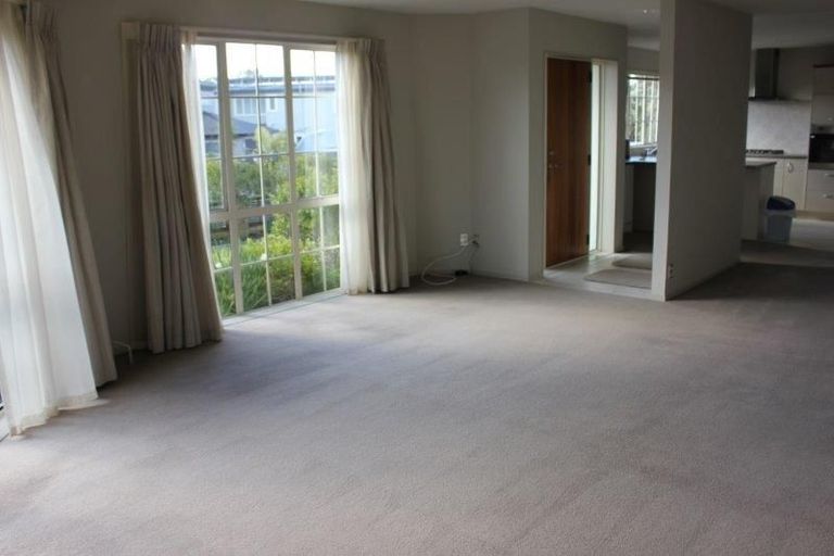 Photo of property in 2 Walton Street, Red Beach, 0932