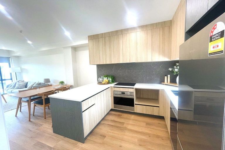 Photo of property in 33 Parkwood Avenue, Westgate, Auckland, 0614
