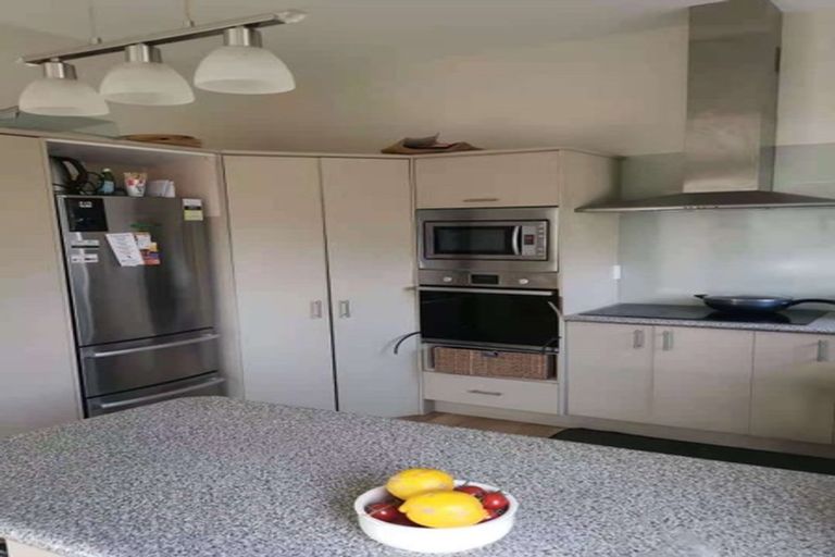 Photo of property in 6 Longwood Place, Forrest Hill, Auckland, 0620