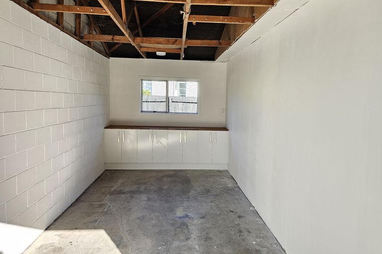 Photo of property in 1/29 Garelja Road, Henderson, Auckland, 0612