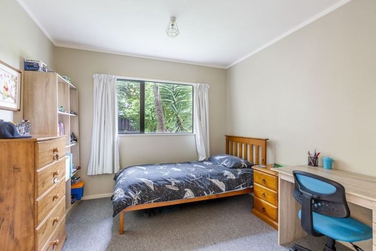 Photo of property in 4/1 Cheval Drive, Totara Vale, Auckland, 0629