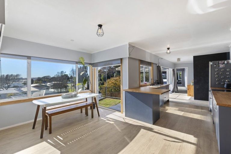 Photo of property in 52 Queens Road, Glen Avon, New Plymouth, 4312