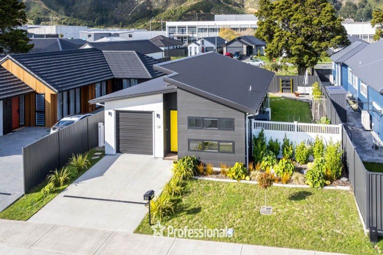Photo of property in 31 Castletown Street, Wallaceville, Upper Hutt, 5018