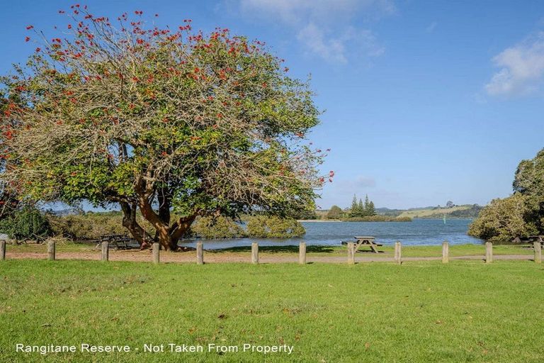 Photo of property in 11 Rangitane Loop Road, Kerikeri, 0294