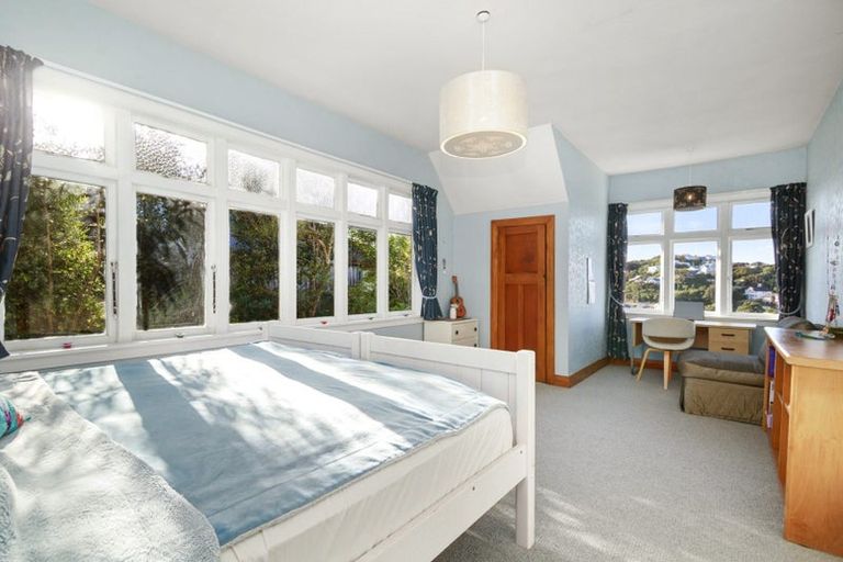Photo of property in 29 Wadestown Road, Wadestown, Wellington, 6012
