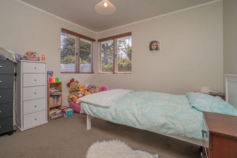 Photo of property in 1/19 Poto Street, Te Atatu South, Auckland, 0610