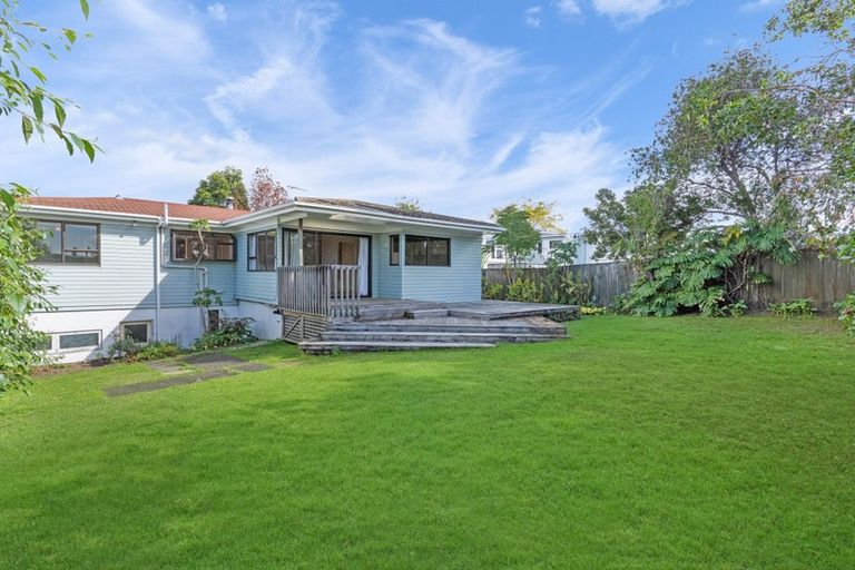 Photo of property in 19 Ellesmere Crescent, Pakuranga Heights, Auckland, 2010