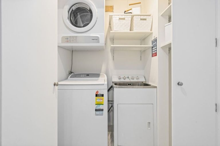 Photo of property in 7e/5 Kent Terrace, Mount Victoria, Wellington, 6011