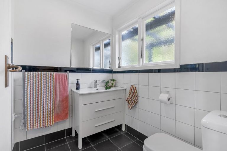 Photo of property in 2/26 Woodside Road, Massey, Auckland, 0614