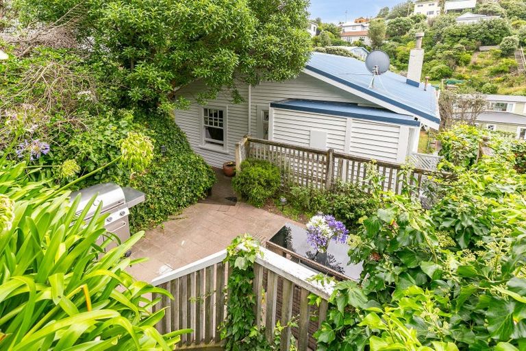 Photo of property in 13 Hungerford Road, Lyall Bay, Wellington, 6022